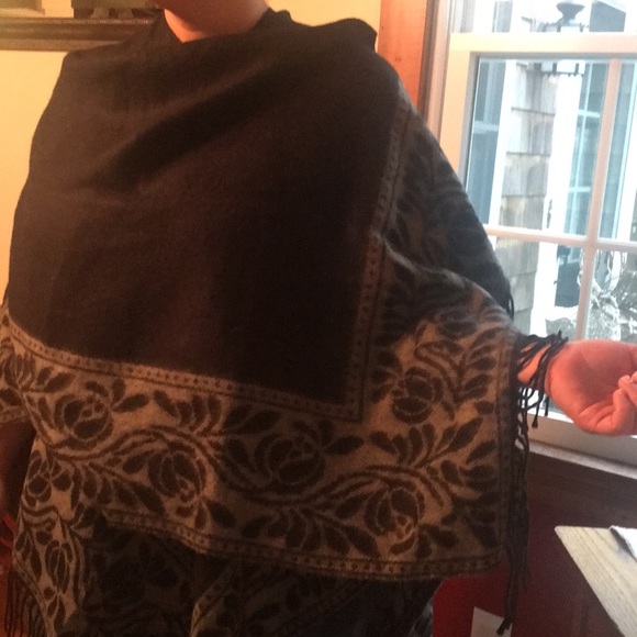 Shawl - Picture 5 of 6